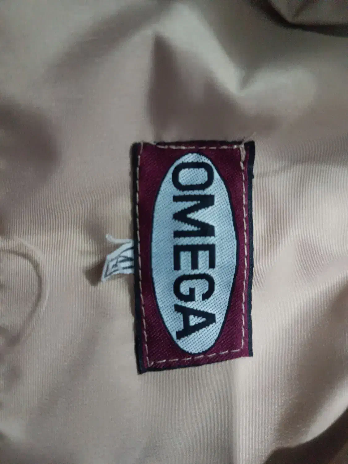 کاپشن|لباس|پیشوا, |دیوار