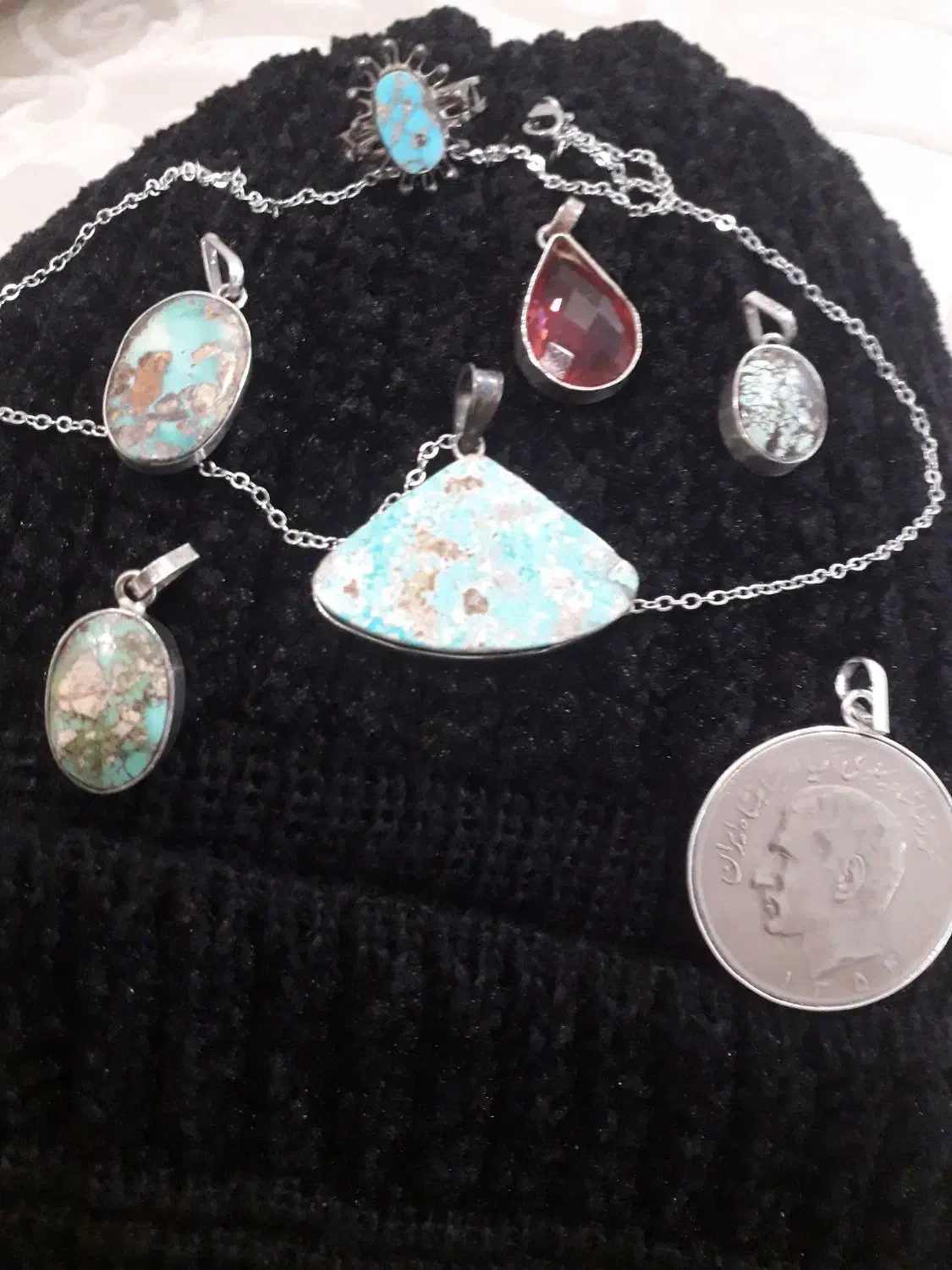 مدال وزنجیر فیروزه نیشابور|جواهرات|سورک, |دیوار