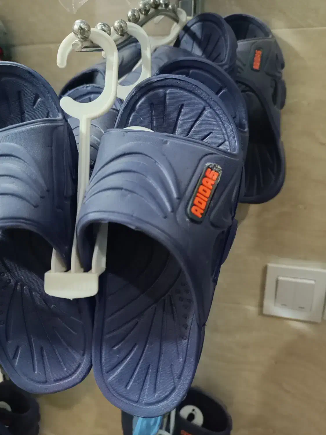 مقداری دمپایی حراج 50 به علت جمع آوری مغازه|کیف، کفش، کمربند|مشکین‌دشت, |دیوار