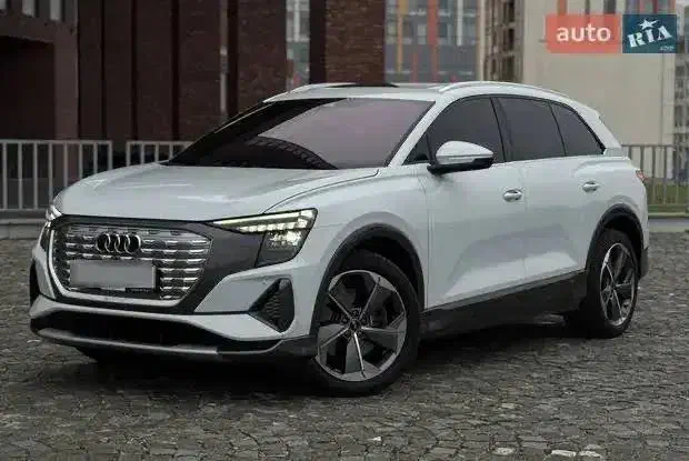 Audi q5 e tron 2025|خودرو سواری و وانت|شیراز, معالی‌آباد|دیوار