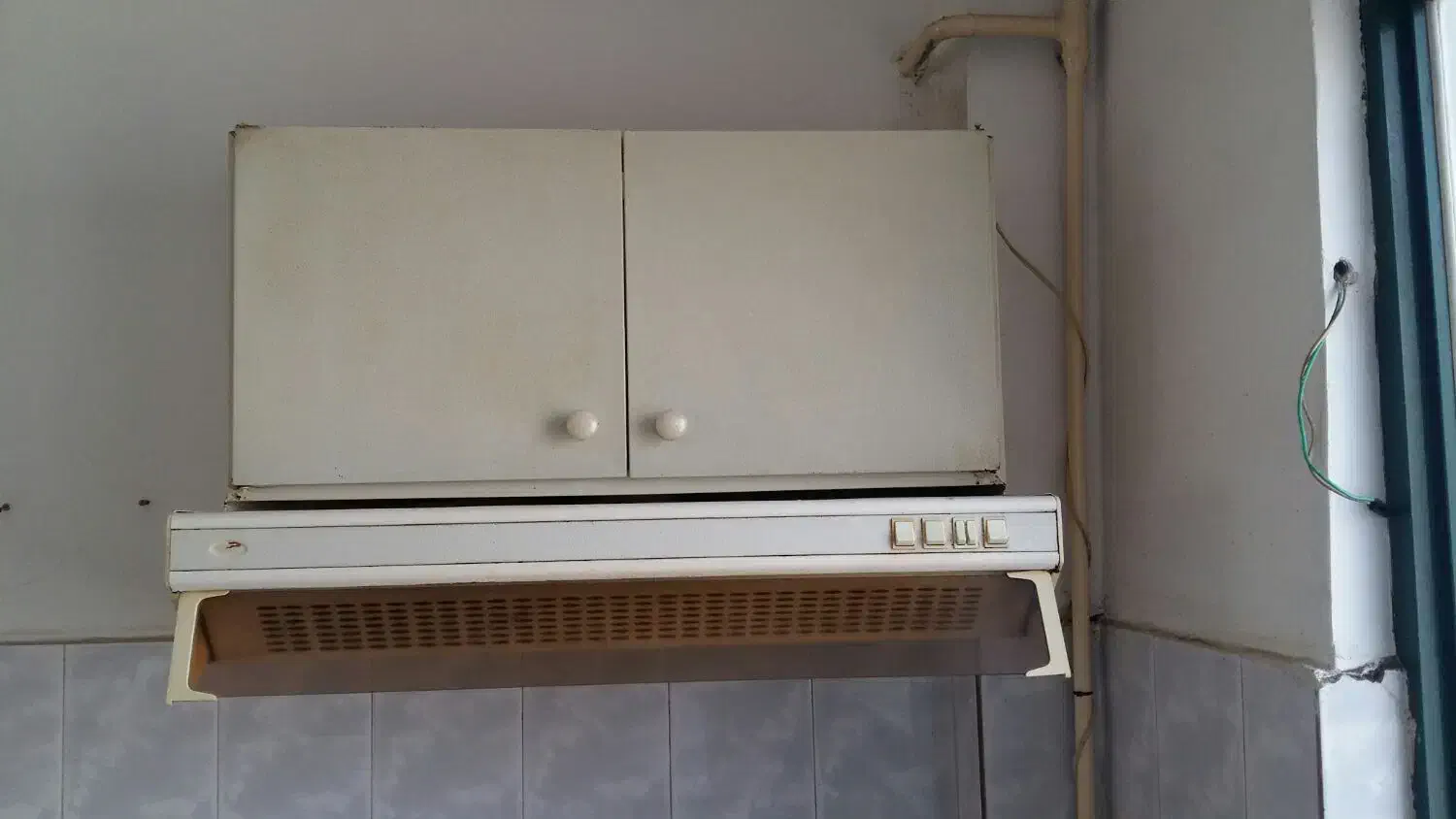کابینت فلزی دست دوم به همراه سینک و هود|آب‌چکان و نظم‌دهنده ظروف|رشت, پیرکلاچای|دیوار