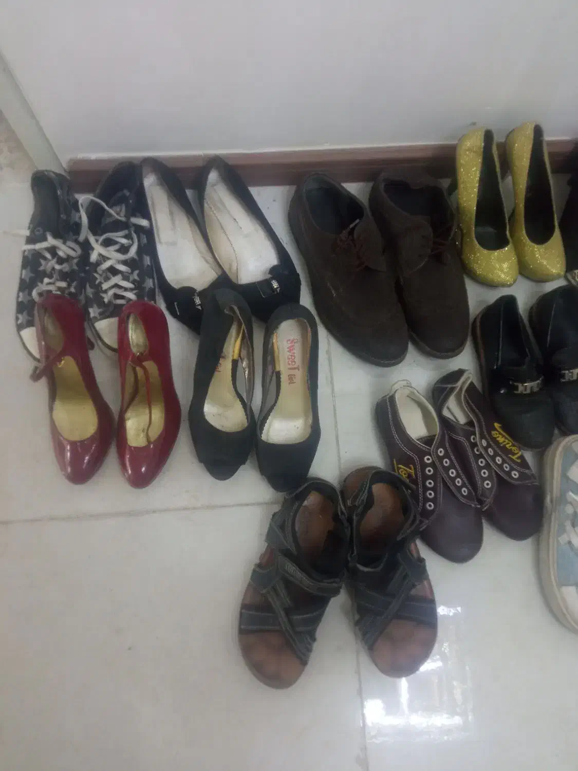 تعدادی کفش زنانه مردانه بچه گانه بانازلترین قیمت|کیف، کفش، کمربند|ایلخچی, |دیوار