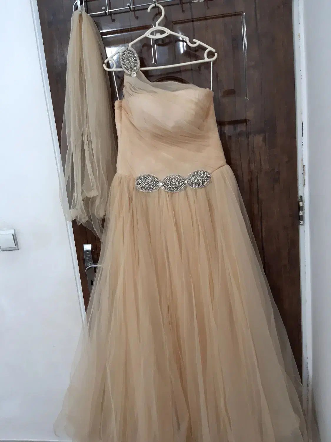 لباس عقد|لباس|قم, حاج زینل|دیوار