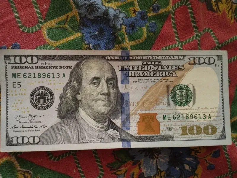 صد دلاری|کلکسیون سکه، تمبر، اسکناس|همدان, |دیوار