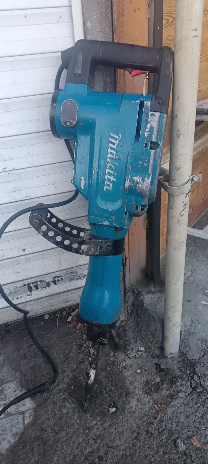 هلتی ماکیتا اصل ژاپن مدل قدیم 15 کیلوی به شرط|ابزارآلات|سنندج, |دیوار