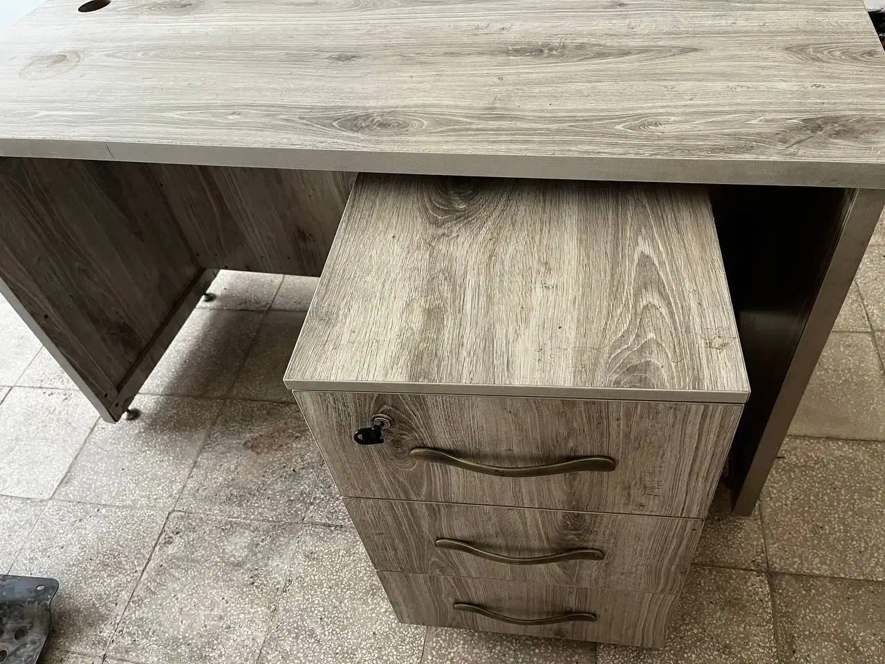 میز|مبلمان اداری|سبزوار, فقیه سبزواری|دیوار