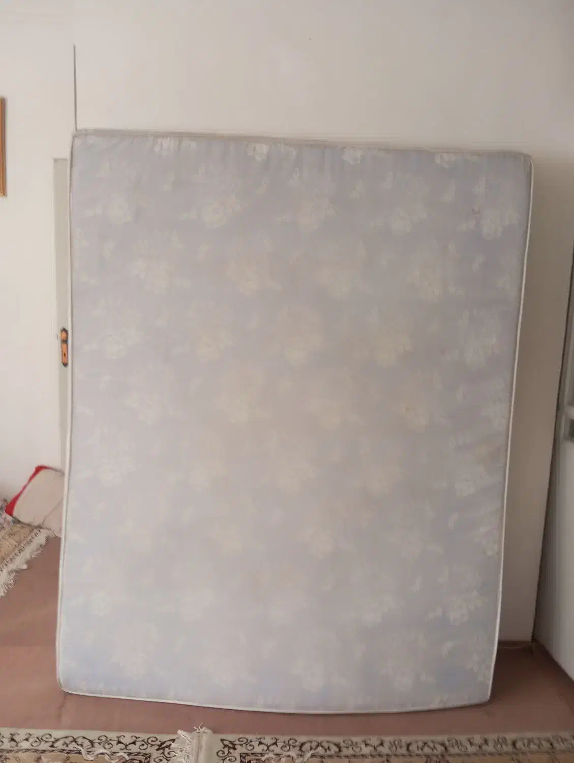 تشک خوشخواب|تشک تختخواب|سبزوار, قلعه‌نو دهزار|دیوار