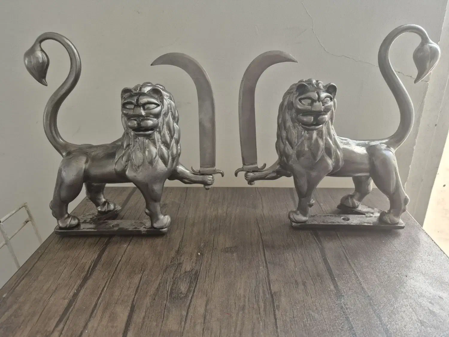 شیر علامت|کلکسیون اشیاء عتیقه|قرچک, مهدیه|دیوار