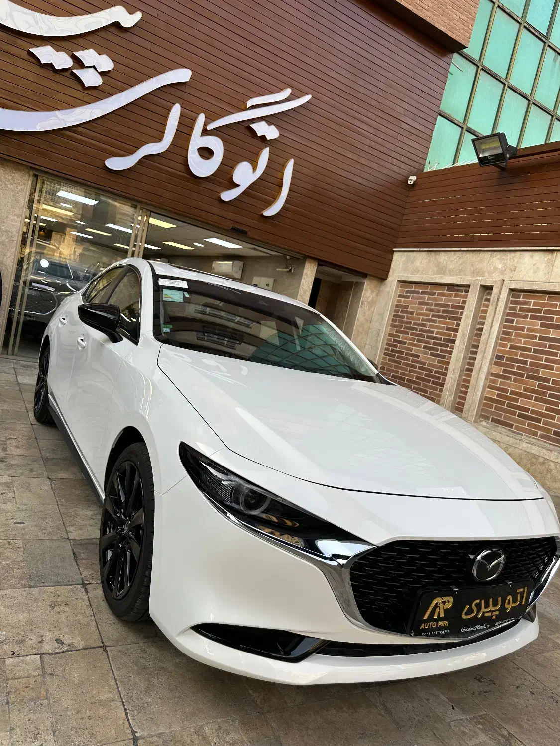 مزدا ۳ وارداتی پرمیوم سفیدمارون ۲۰۲۵/تحویل فوری|خودرو سواری و وانت|تهران, درختی|دیوار