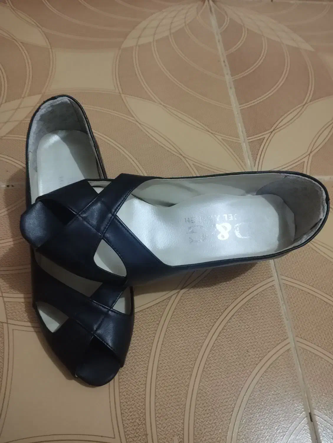 کفش|کیف، کفش، کمربند|داران, |دیوار