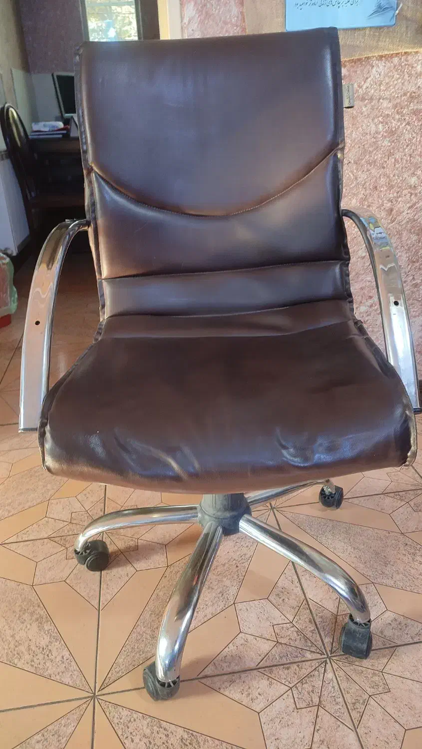 صندلی چرخ دار|صندلی و نیمکت|قدس, شهرقدس|دیوار