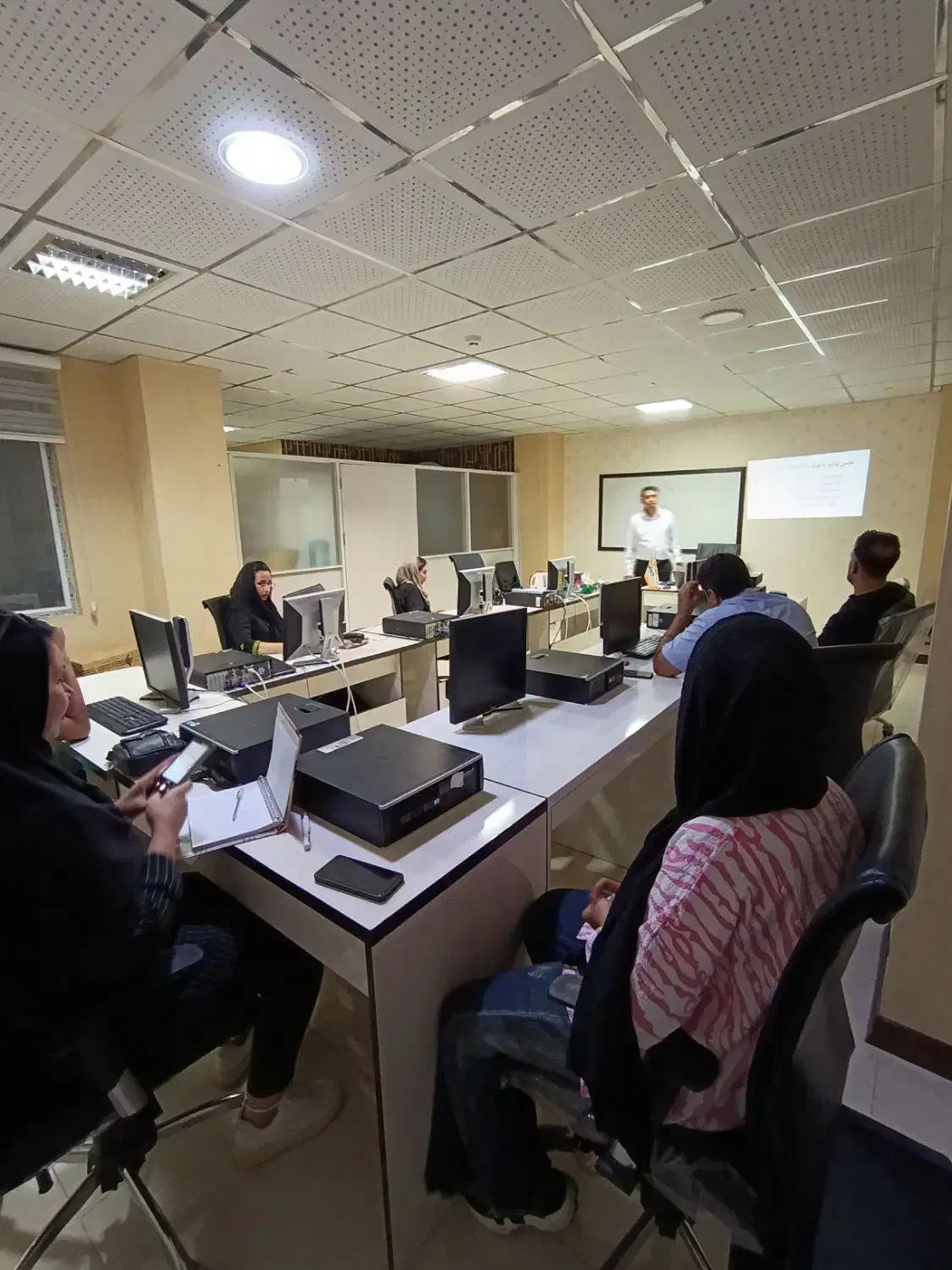 آخرین دوره حضوری کسب درآمد از هوش مصنوعی با موبایل|خدمات آموزشی|بندرعباس, |دیوار