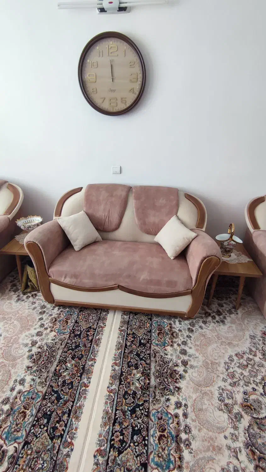 مبل راحتی در حد نو|مبلمان خانگی و میز عسلی|مهاجران, |دیوار