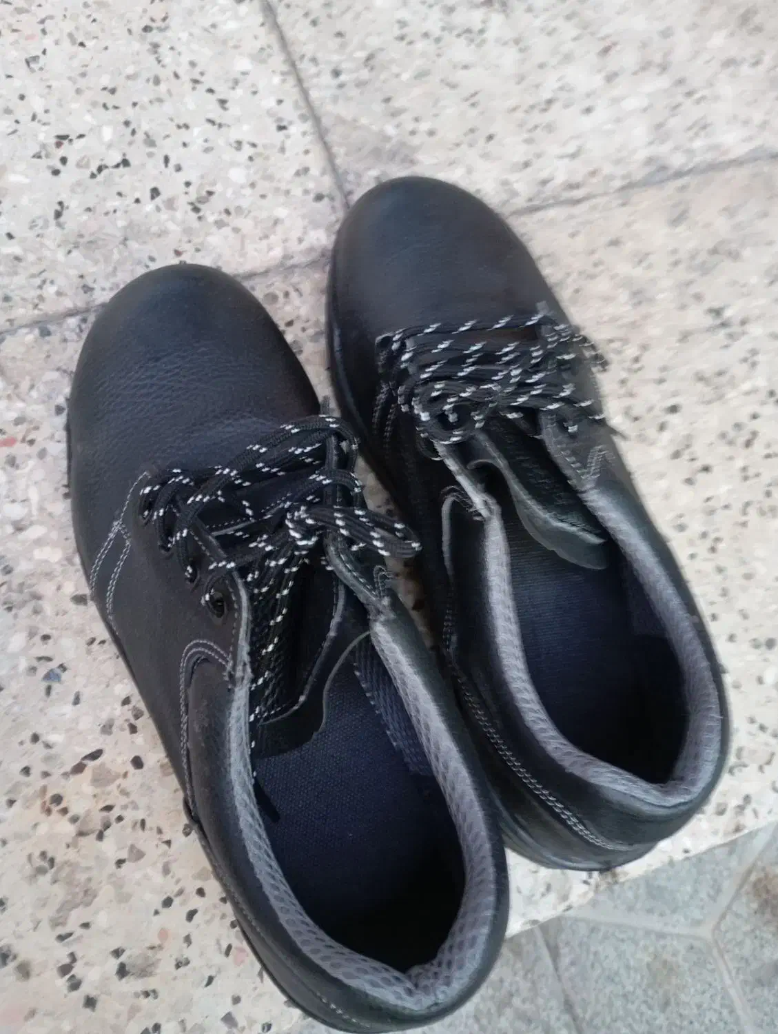 کفش کار|کیف، کفش، کمربند|مشهد, موعود|دیوار