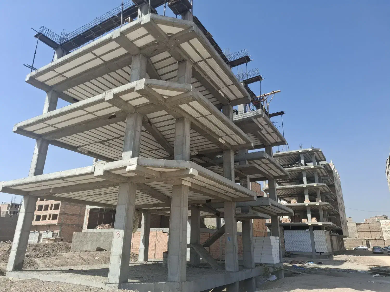 واحد دو نبش ۹۸ و ۱۰۹ متری گلستان، نور عالی|پیش‌فروش املاک|بهارستان, |دیوار