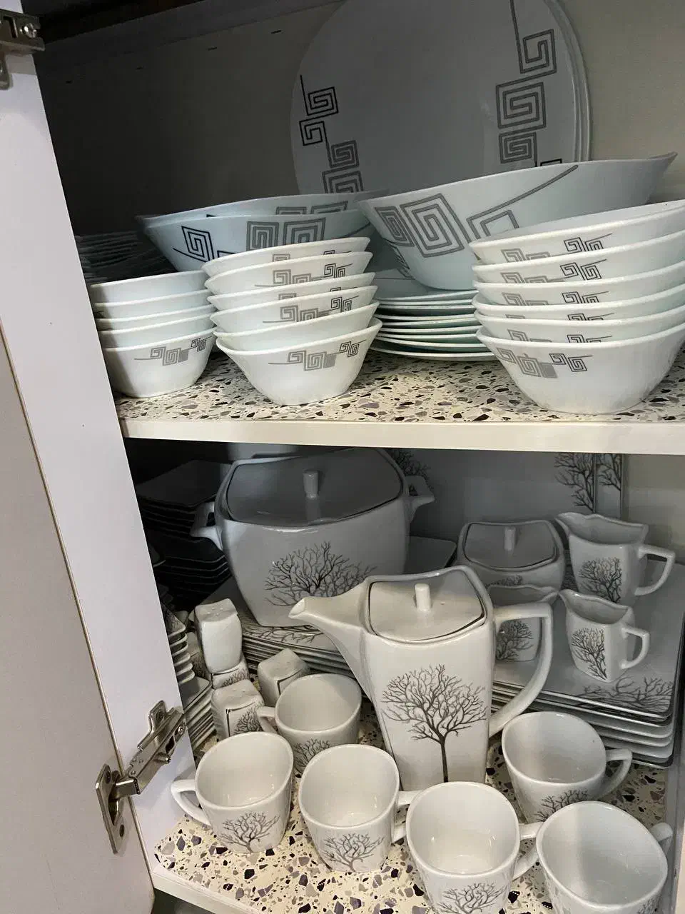 سرویس چینی و پرده و پاسماوری|ظروف سرو و پذیرایی|ساوه, |دیوار