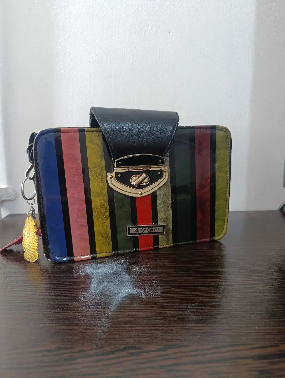 تعدادی کیف|کیف، کفش، کمربند|شاهرود, |دیوار