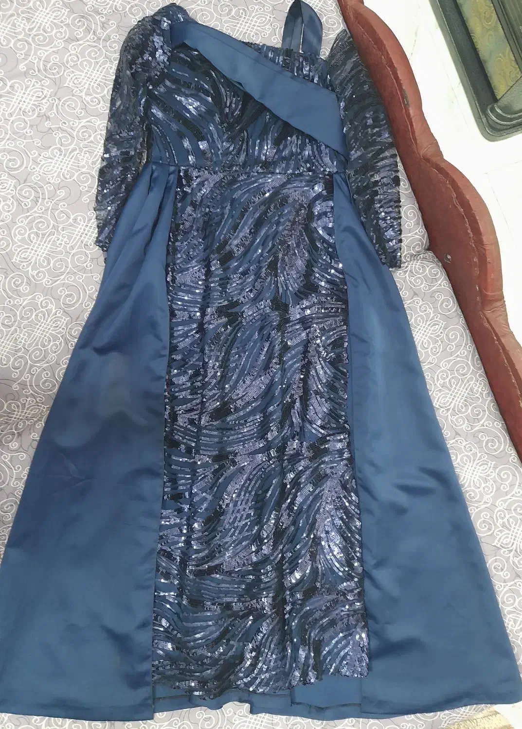 لباس م ج ل سی|لباس|سلماس, |دیوار