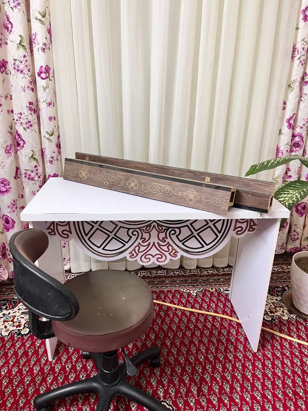 صندلی ، میز و باکس ناخن|آرایشگاه و سالنهای زیبایی|دورود, |دیوار