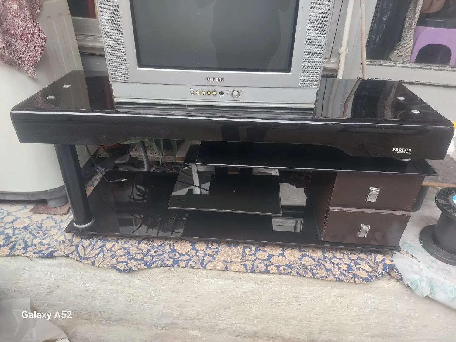 تلویزیون و میز تلویزیون|تلویزیون و پروژکتور|رشت, کوی حسینی|دیوار