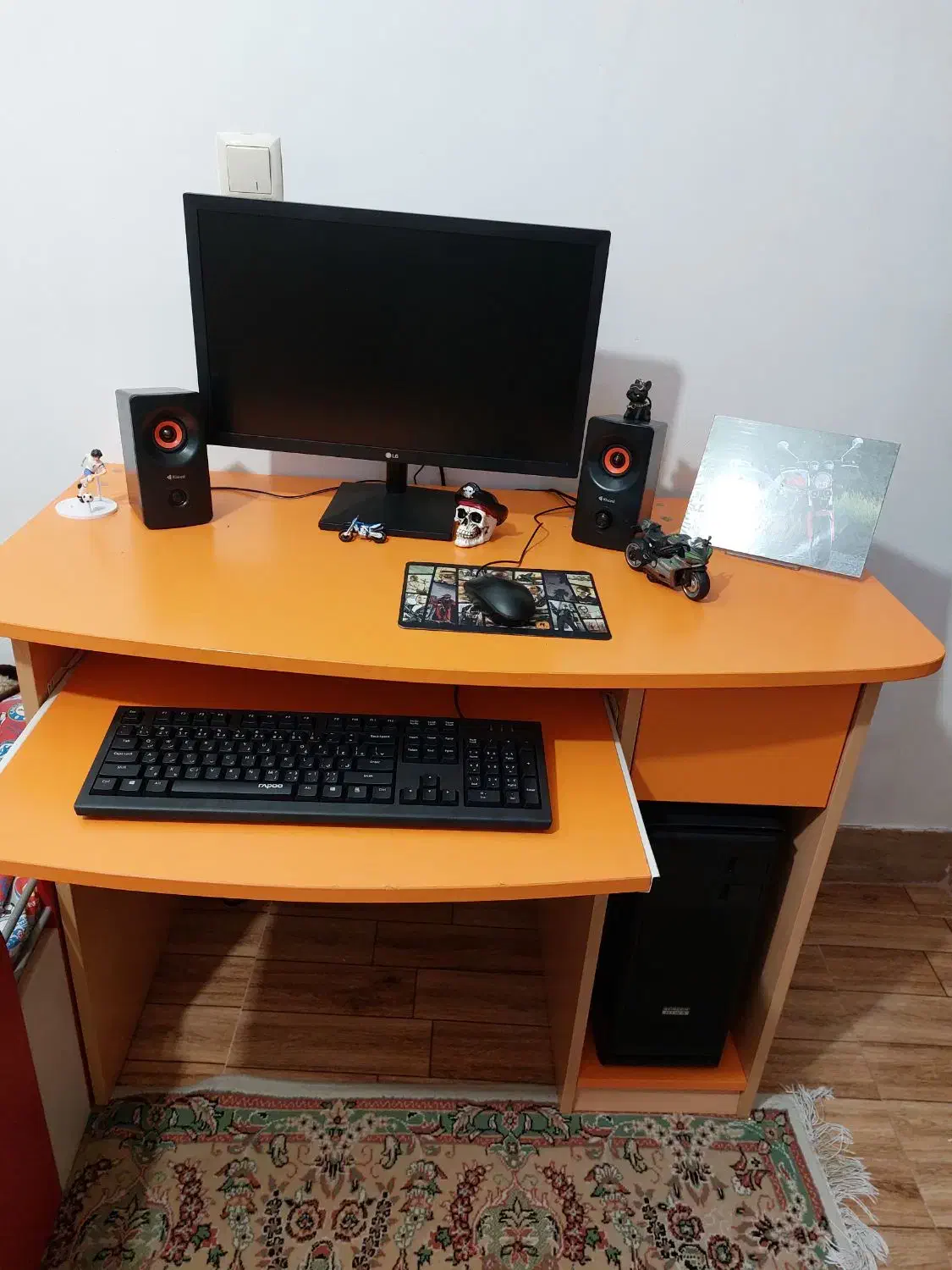 میز کامپیوتر یا میز تحریر آپادانا|میز تحریر و کامپیوتر|زنجان, |دیوار