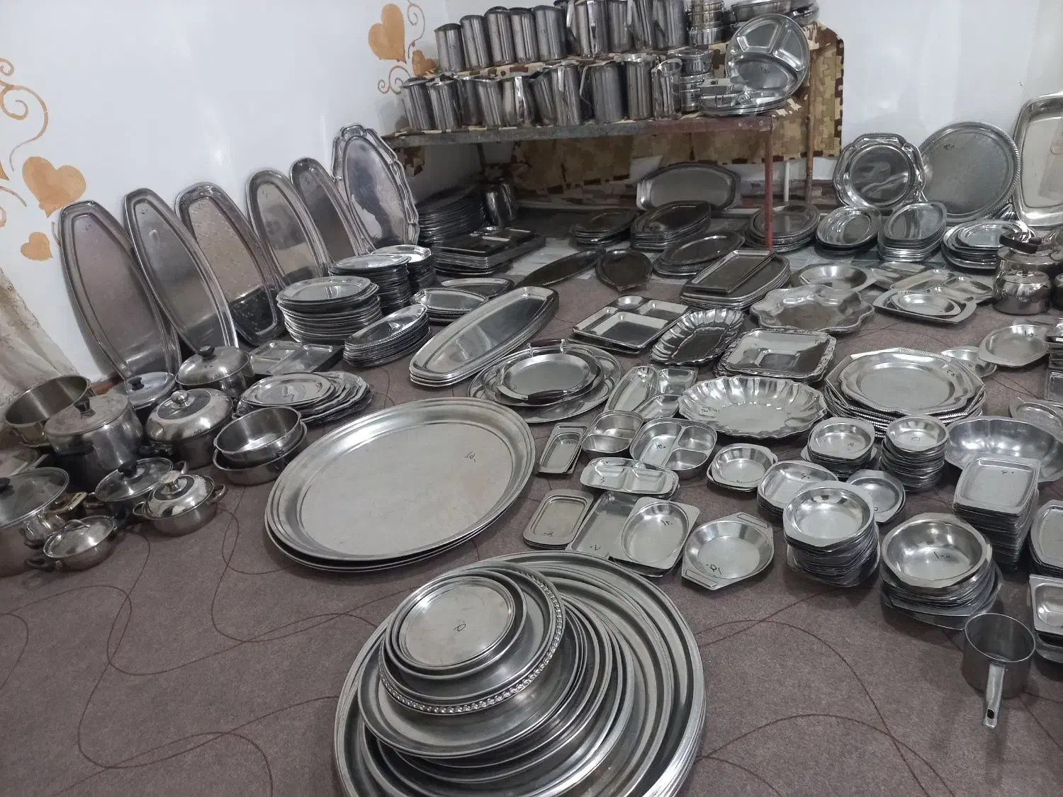 ظروف استیل قدیمی|ظروف پخت‌وپز|دورود, |دیوار