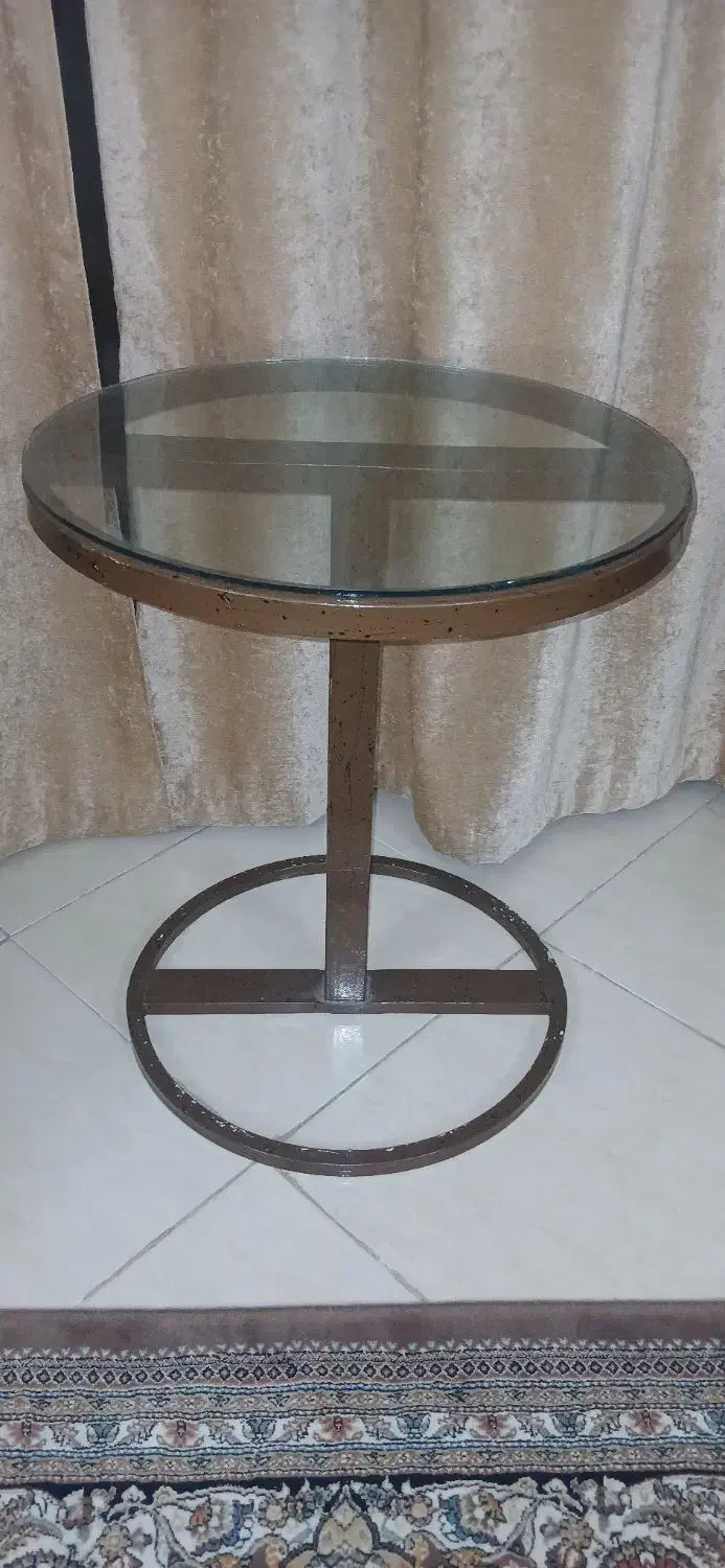 میز آهنی گرد|میز و صندلی غذاخوری|مشهد, کوی المهدی|دیوار