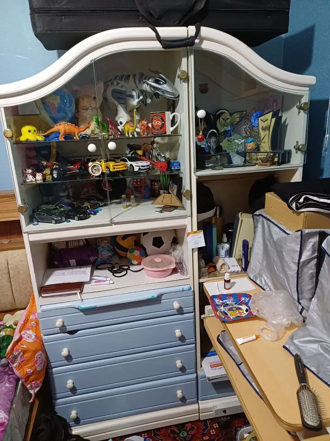 تخت خواب نوجوان بهمراه تشک و کمد دوتکه|تخت و سرویس خواب|عجب شیر, |دیوار