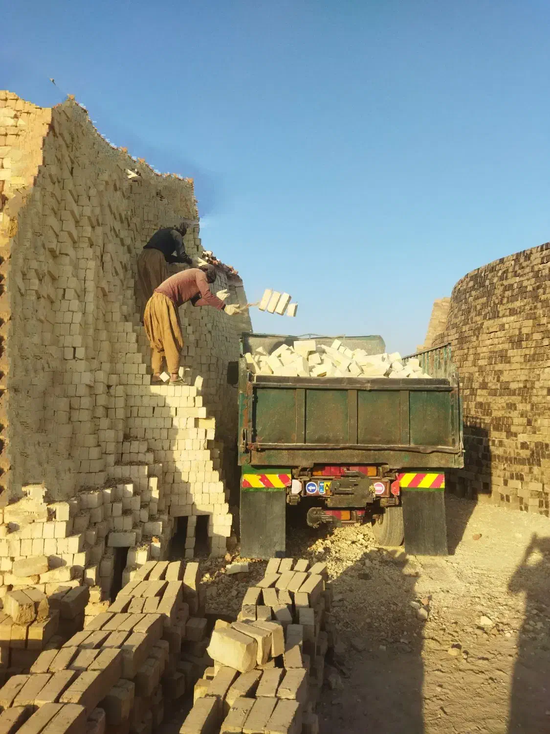 توزیع و پخش آجر فشاری و ماسه|مصالح و تجهیزات ساختمان|قم, جمکران|دیوار