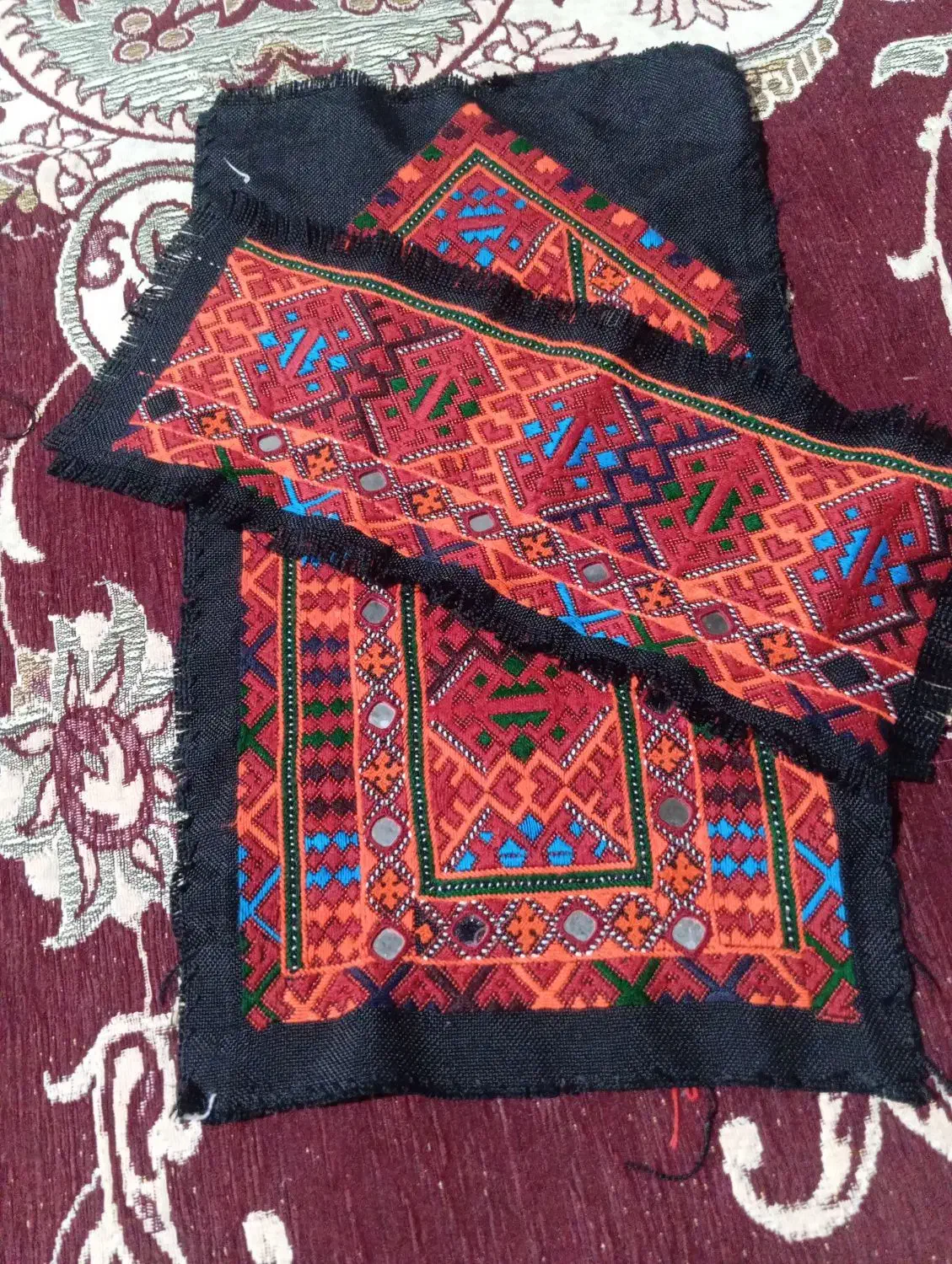 زیاستین فنوجی|لباس|خاش, |دیوار