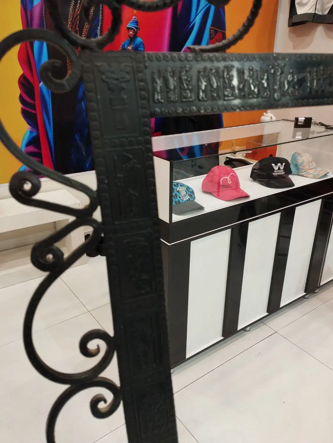 آیینه پایه دار|آینه|کرج, اصفهانی‌ها|دیوار