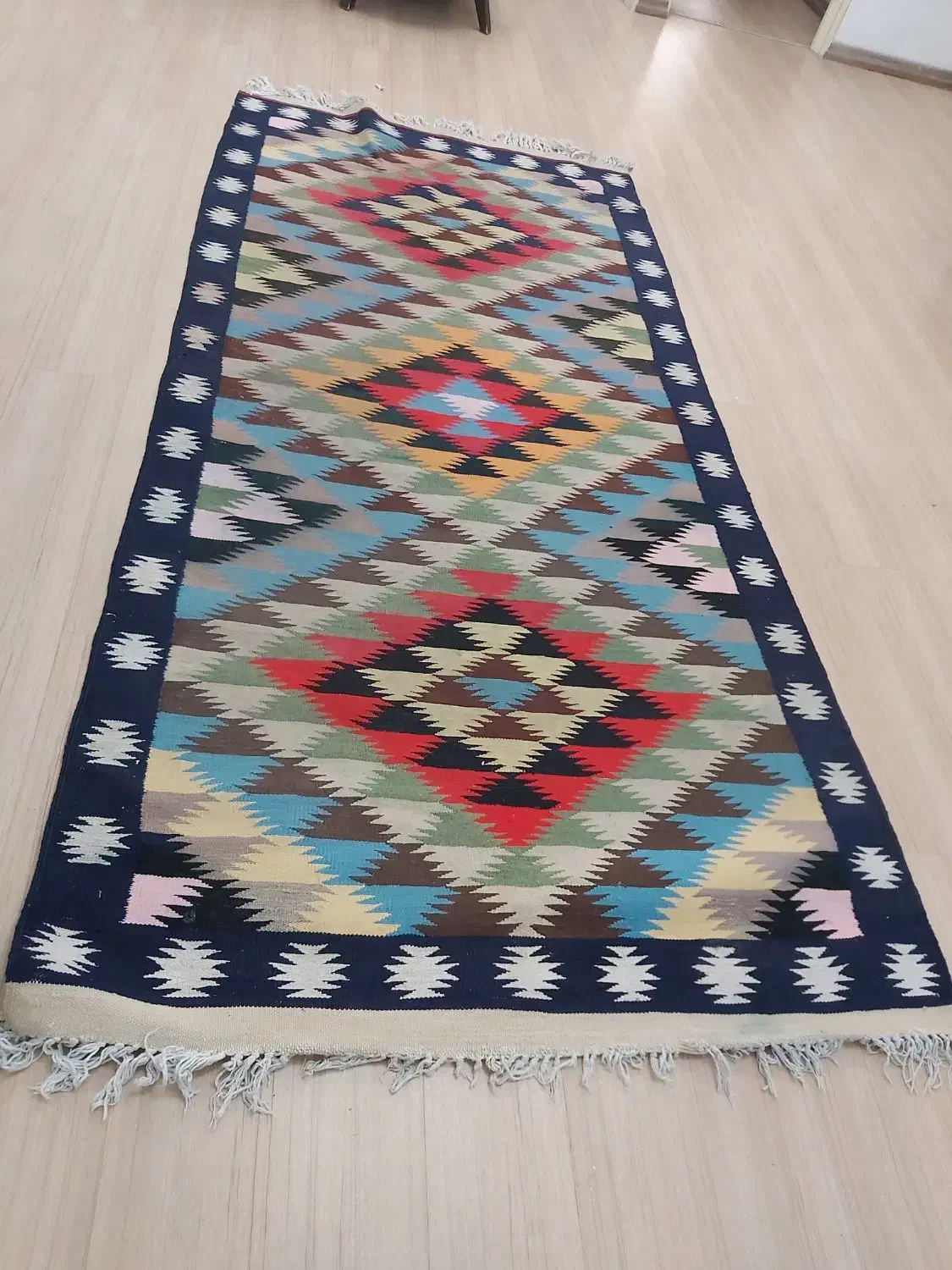 صندلی حلزونی چرمی گاوصندوق دوطبقه  کلیم دست باف|گلیم، جاجیم، گبه|قدس, شهر‌قدس|دیوار