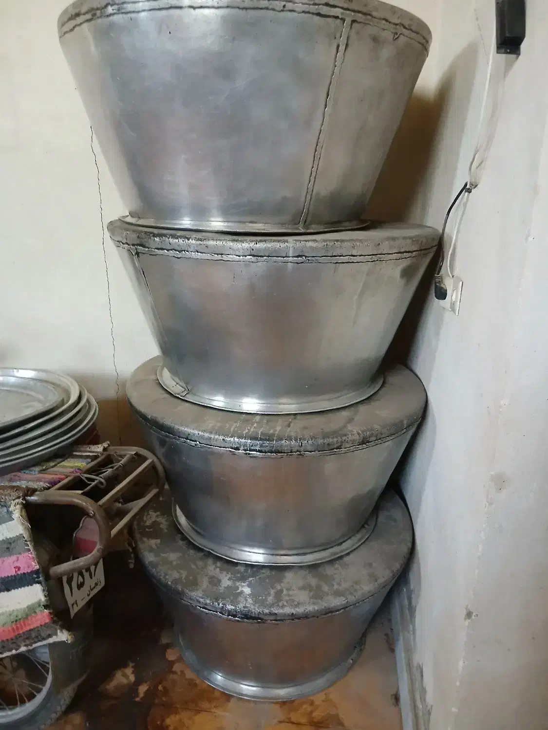 دیگ بزرگ مجلسی|ظروف پخت‌وپز|خرمدره, |دیوار