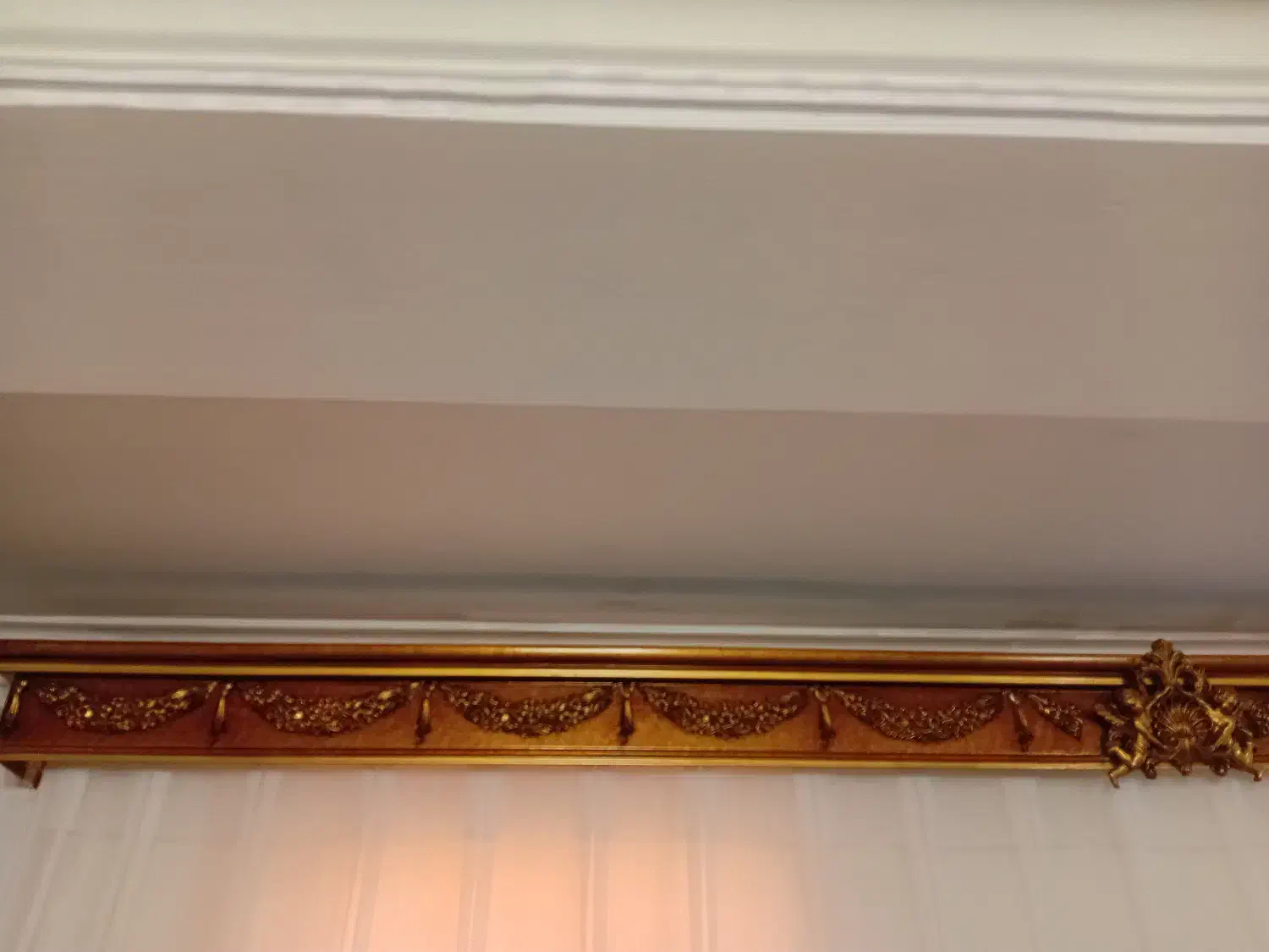 کتیبه|پرده، رانر، رومیزی|میانه, |دیوار