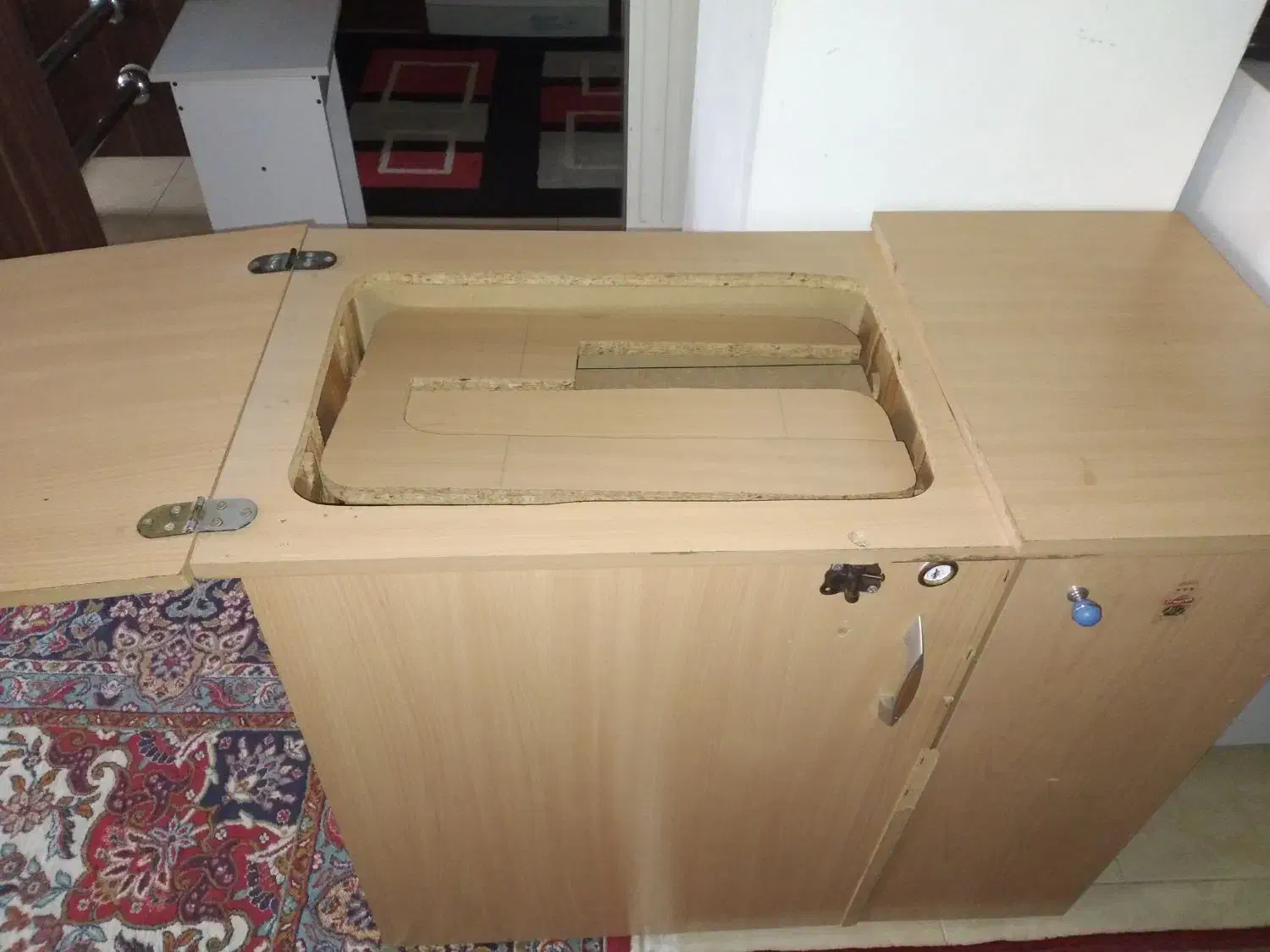 میز خیاطی|لوازم خیاطی و بافتنی|رشت, پل تالشان|دیوار