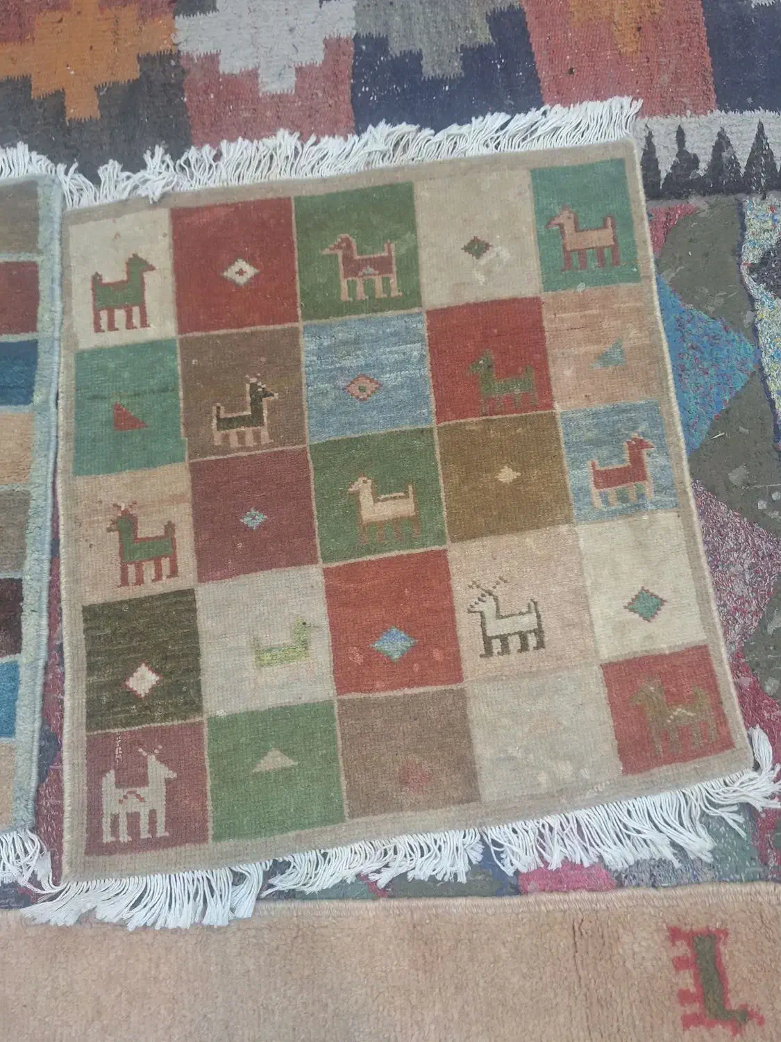 گپه نو|فرش|تهران, سنگلج (شاپور)|دیوار