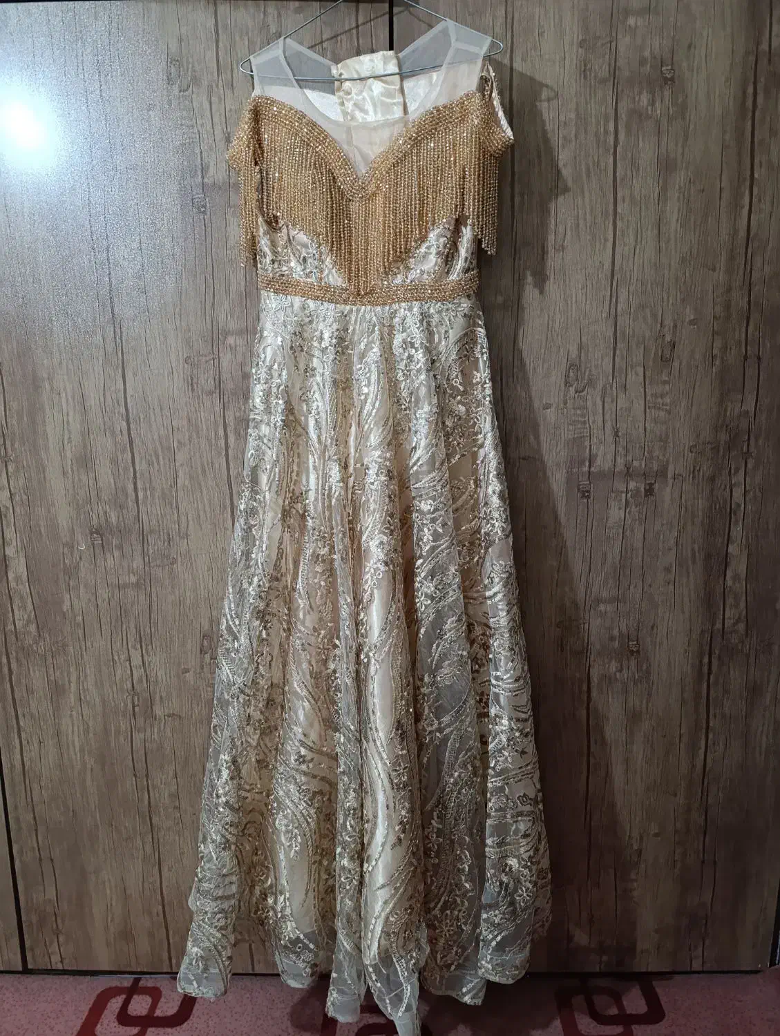 لباس مجلسی|لباس|طرقبه, |دیوار