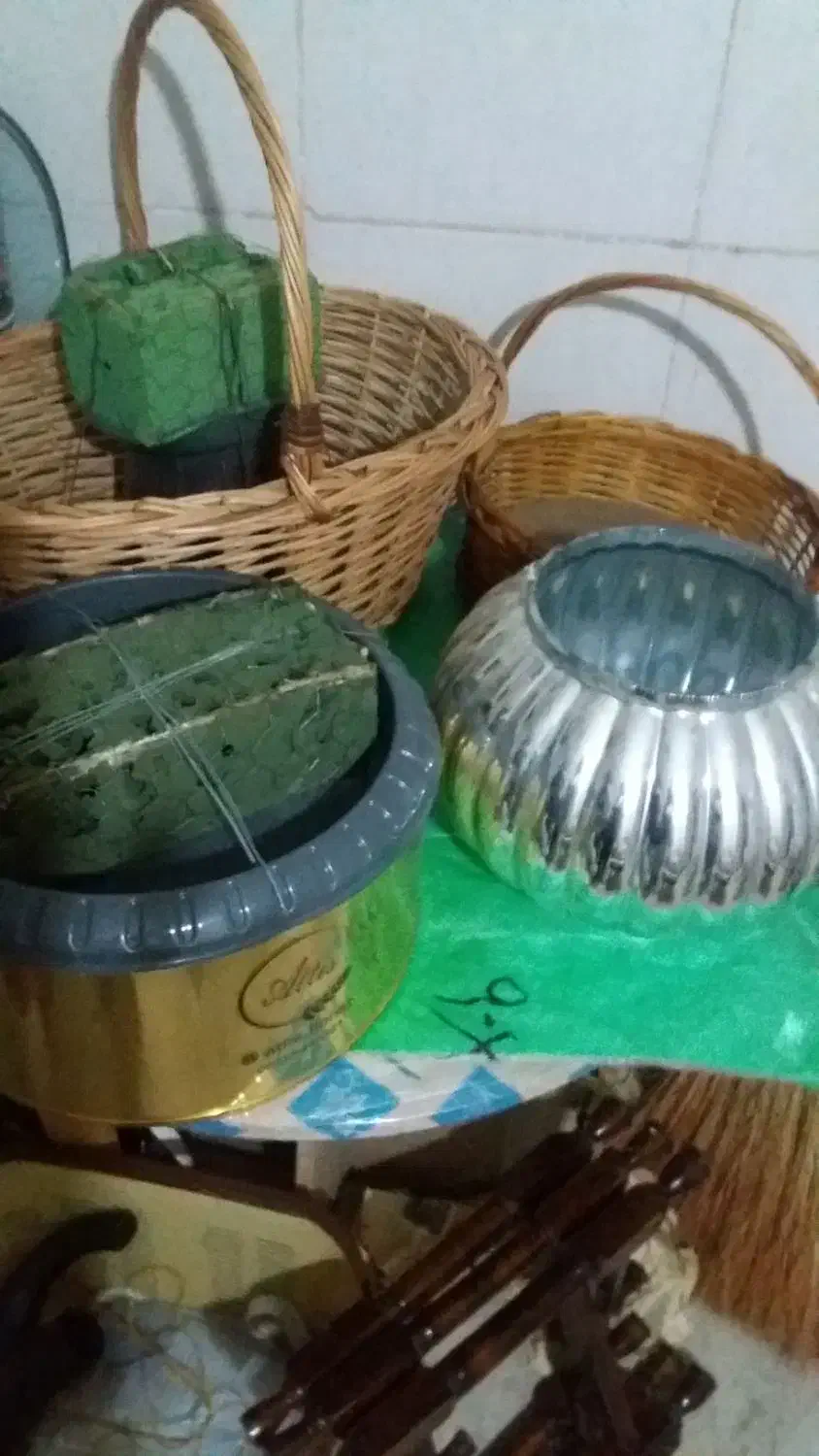 باکس و سبد گل و تعدادی گلدان برای کاشتن گل|صنایع دستی و سایر لوازم تزئینی|تهران, تهرانپارس غربی|دیوار