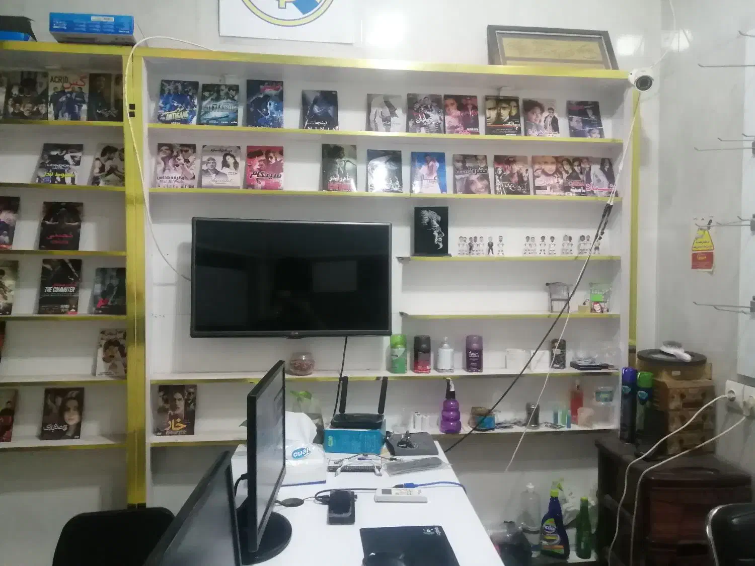 دکور ام دی اف در حد نو|فروشگاه و مغازه|برازجان, |دیوار