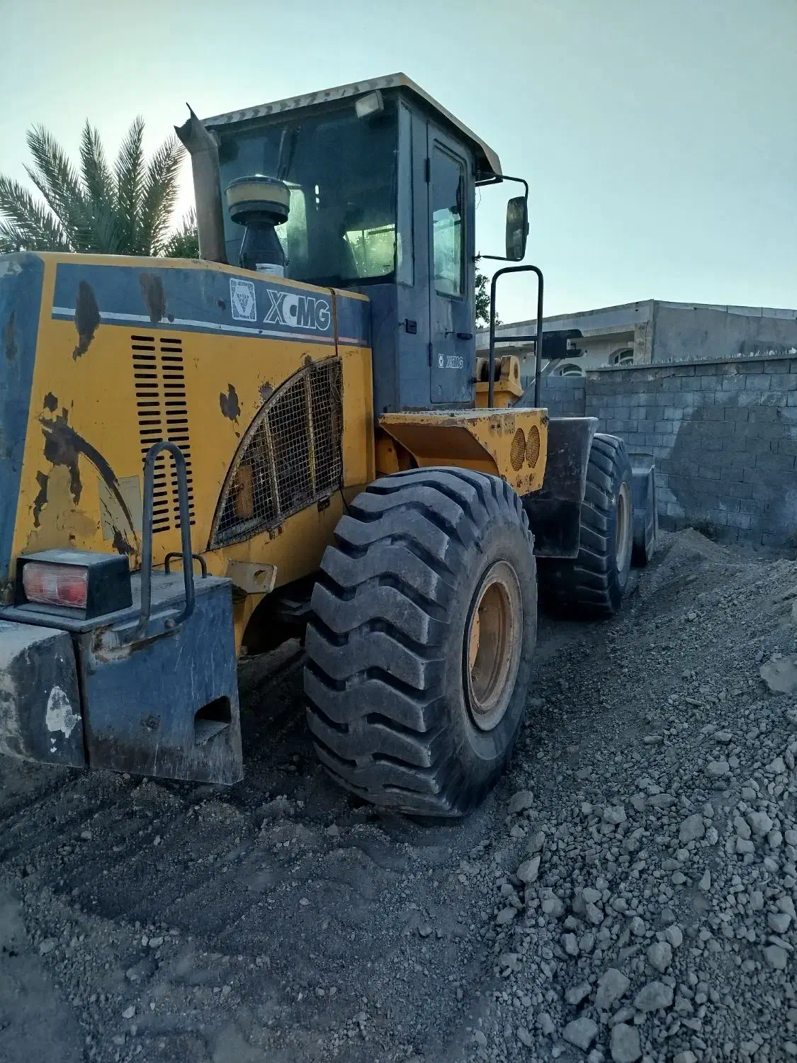 لودر|خودرو سنگین|رودخانه, |دیوار