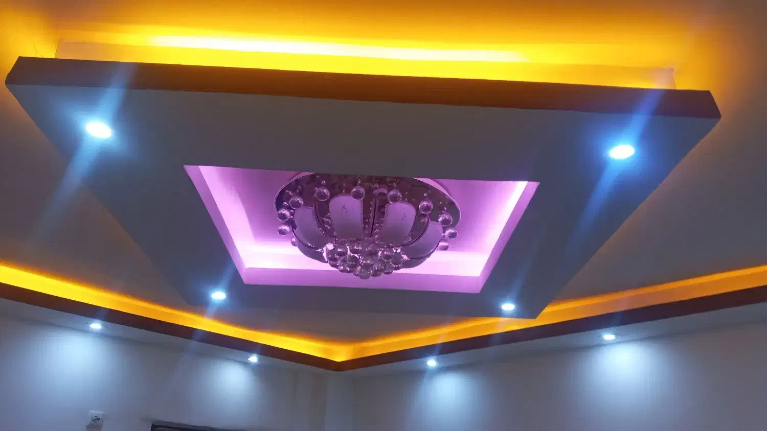 برقکار وبرکاری .عیب یابی برقی .نورپردازی .|خدمات پیشه و مهارت|رشت, سعدی (تختی)|دیوار