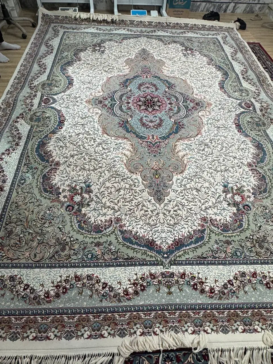 فروش فرش ۱۲۰۰شانه ۳۶۰۰تراکم در حد نو|فرش|گناباد, |دیوار