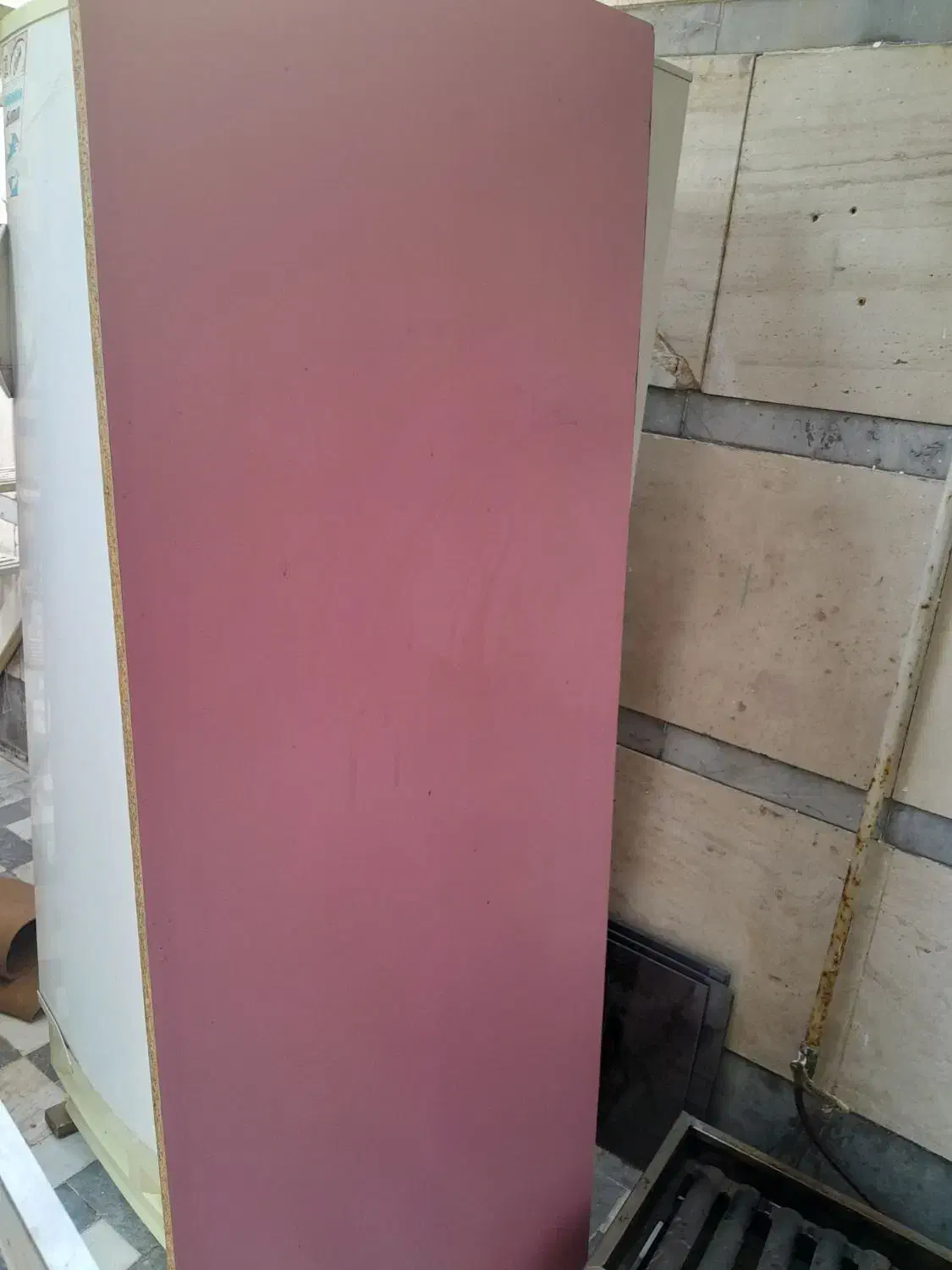 یک عدد ام دی اف صورتی رنگ|کتابخانه، شلف، قفسه‌های دیواری|قم, پردیسان|دیوار