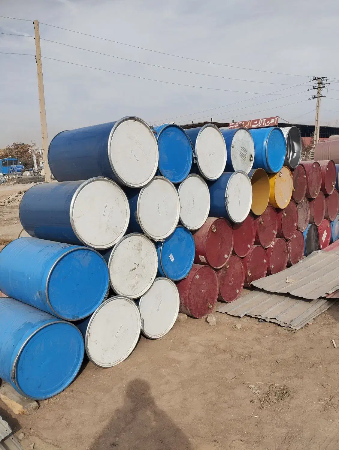 بشکه پلاستیکی و آهنی|مصالح و تجهیزات ساختمان|نظرآباد, شهرک آزادگان|دیوار