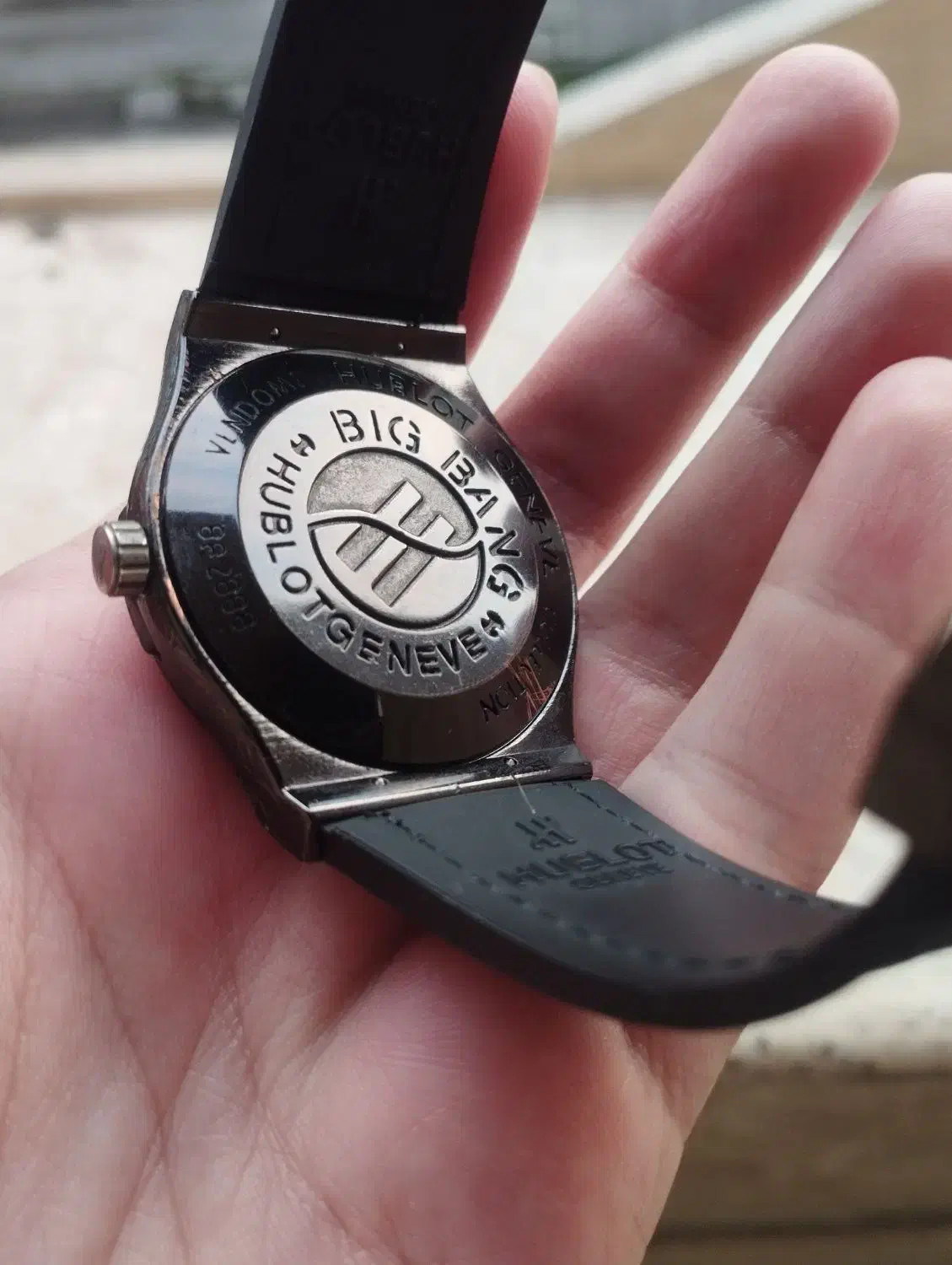 ساعت هابلوت حکاکی شده بند پروانه ای تک موتوره سالم|ساعت|رشت, استقامت ۱|دیوار