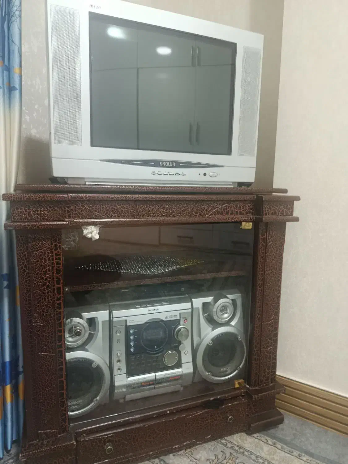 تلویزیون|تلویزیون و پروژکتور|قیدار, |دیوار