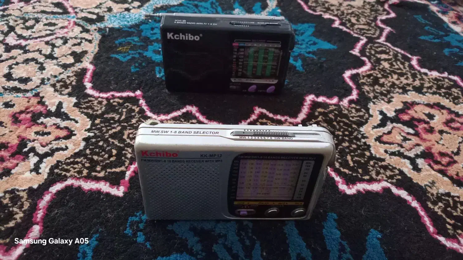 دوعدد رادیوی جیبی کوچک|سیستم صوتی خانگی|اسیر, |دیوار