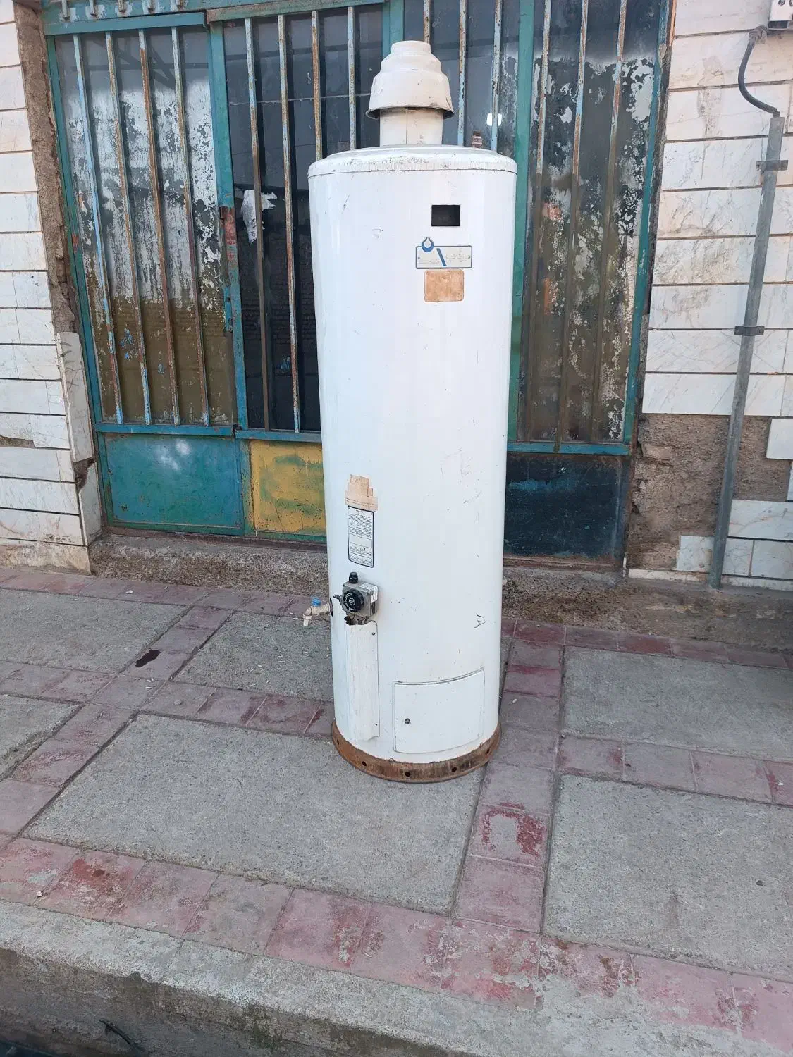 آبگرمکن صحیح و سالم به شرط سالم بودن|آبگرمکن، پکیج، شوفاژ|گرگان, |دیوار