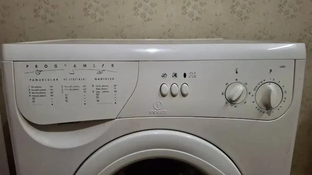 ماشین لباسشویی اندزیت ایتالیا|ماشین لباسشویی و خشککن لباس|تهران, سیروس|دیوار