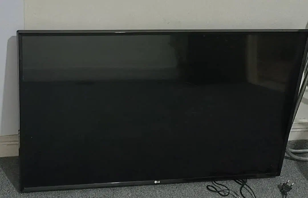 ال‌جی 42|تلویزیون و پروژکتور|شیراز, شهرک آرین|دیوار